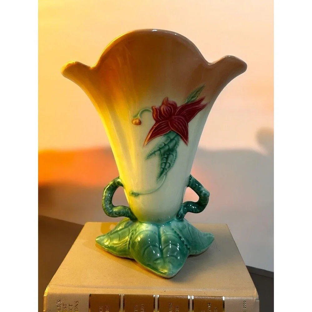 Vintage Hull Pottery 8 1/2” Ceramic Woodland Pattern Vase W-16 Flower Iris